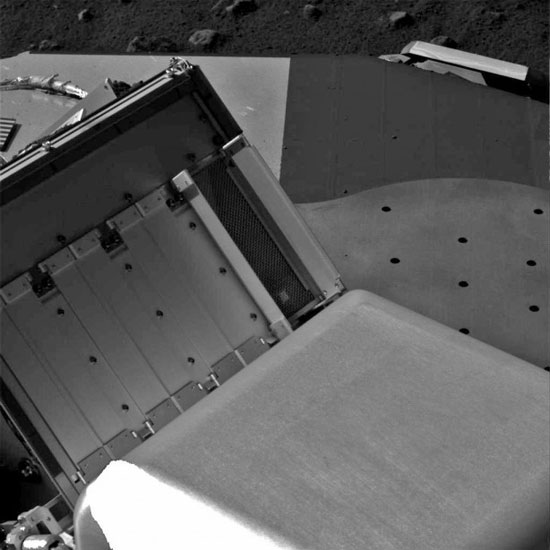 Mars Lander Glitch Prevents Dirt-Baking Effort